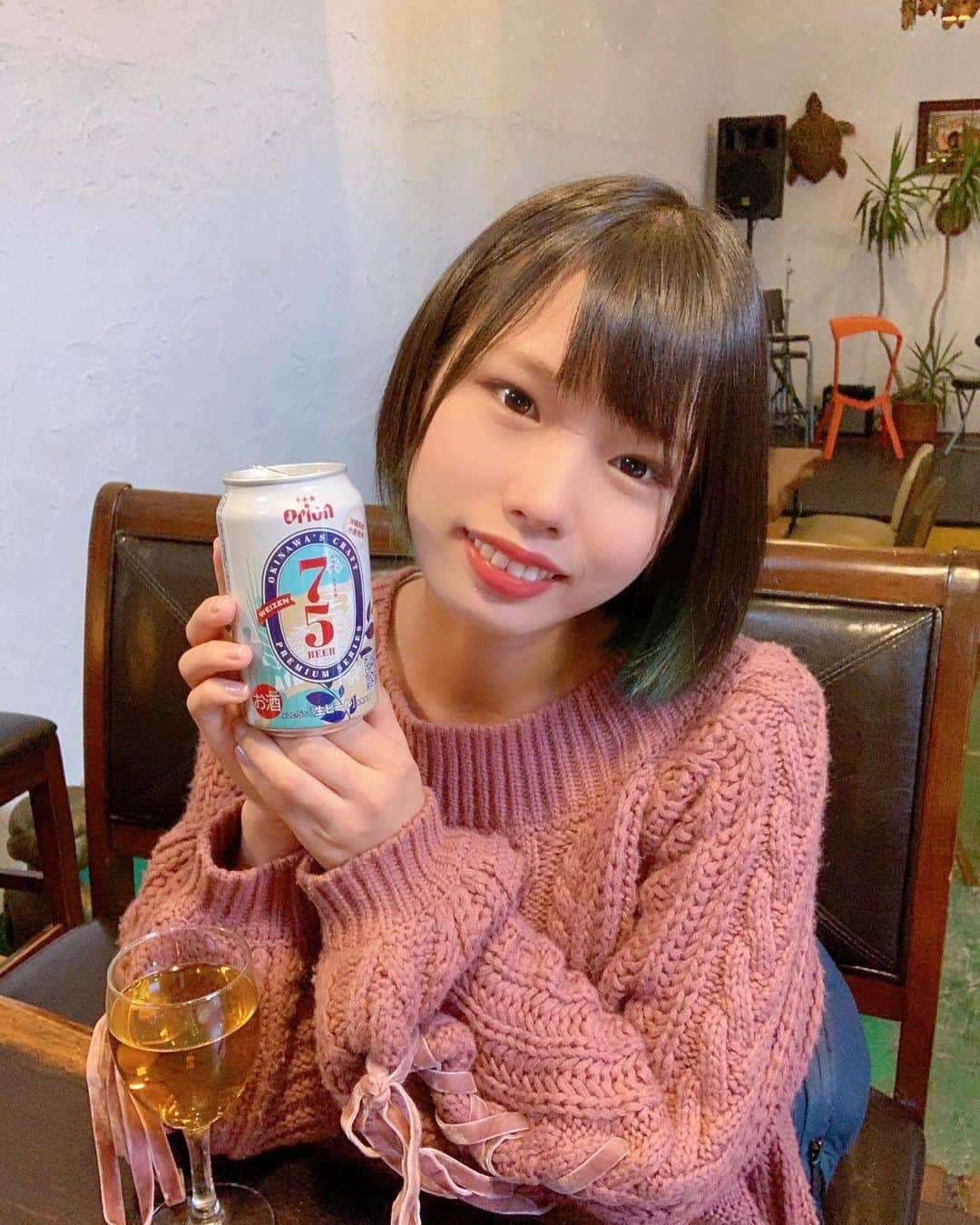 なみなみさんのインスタグラム写真 - (なみなみInstagram)「♪  オリオンビールから新しい商品が出ました^_^  昨日発売開始したみたいで、早速私も飲んでみましたがフルーティーでとっても飲みやすく、ビール好きにはたまらない❤️🍺  そしてデザインもめっちゃ可愛いから映える〜💚  ぜひ皆さんもゲットして飲んでみてください！ シェアハピ〜  #季節限定　#75BEER #プレミアムクラフト　#オリオンビール　#PR」12月2日 19時40分 - naminami.idushi