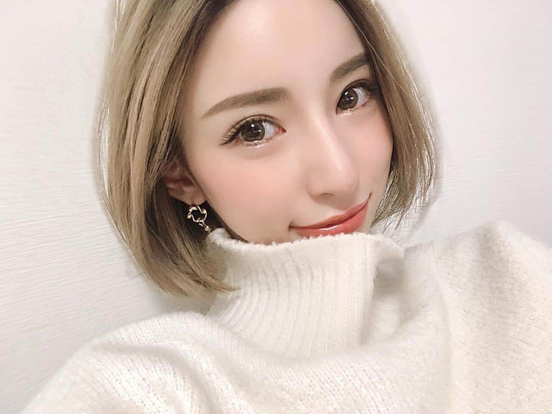 石原彩香のインスタグラム：「. 12月1日でイチナナを始めて 3年を迎えました㊗️🙌✨ . 振り返ると色々あったな〜 今の私がいるのは みんなのおかげです🥺 . 長いお休みした期間でも 待っててくれたみんなを 全力でこれから楽しませたい 自分も全力でライブ配信を 楽しみたい🌹✨ . 沢山お祝いしていただき 本当にありがとうございました😭 . また自分の記録を更新できた😭 . これからも石原らしく 初心を忘れず、みんなへの 感謝を伝えていきたいと思います🥰🥰🥰 . . 人として成長させてくれて 本当にありがとう😌🌹 . これからもよろしく お願いします☺️✨ . #イチナナ公式ライバー #ライブ配信 #世界一 #ライブ #イチナナ #イチナナアプリ #見にきてね」