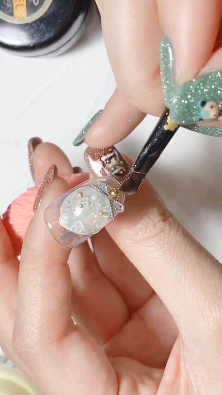 なかやまちえこのインスタグラム：「ドームを爪に乗せる方法❄️⠀ ⠀ Put the snow done on nail.⠀ ⠀  PREGEL・Betty gel・きまぐれキャット・PREANFA・PREXY商品は、⠀ ⠀ ネイリストの方は↓ ⠀ プリモール @nail_premall ⠀ http://gelnailshop.com/ ⠀ ⠀ キャンディポケット @candypocket_official ⠀ http://www.beautysupport.jp/sm/script_main/shoptop.php⠀ ⠀ セルフの方は↓ ⠀ ジョイアート ⠀ http://joyart.biz/ ⠀ ⠀ にて購入頂けます☺️⠀ ⠀ #nail #nails #nailart #ネイル #美甲 #ネイルアート  #japanesenailart #manucure #japanesenails #manicurist #gelnails #أظافر #네일아트 #미용 #vẽmóng #ngườiđẹp  #เพ้นท์เล็บ #искусствоногтя #artedeuñas #เพ้นท์เล็บเจล #ジェルネイルデザイン #ネイルデザイン #senikuku #nagelkunst #スノードーム #snowdome」