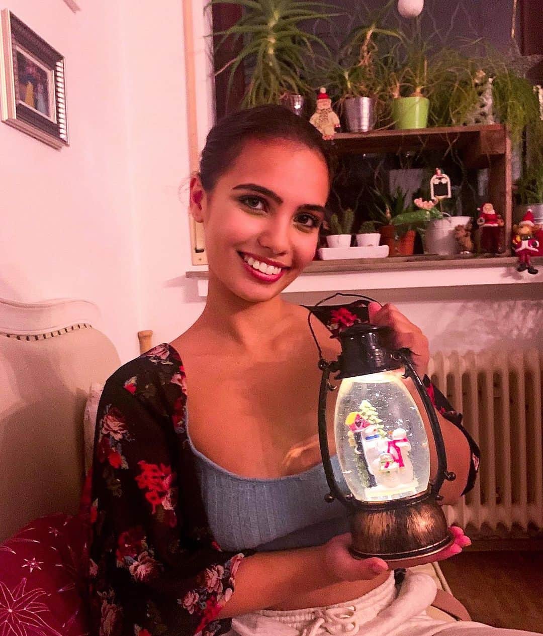のインスタグラム：「Yesterday, I got my first Christmas present of the year from Mama Lerche & Papa Prüter @ki_bewitched @67rpm 🎄☃️🎅🏻 the last couple days haven’t been easy and this special gift came at just the right moment so as to bring some light into a difficult, slightly dark time for me ✨ Thank you both. Remember to be grateful this December, friends. 💛」