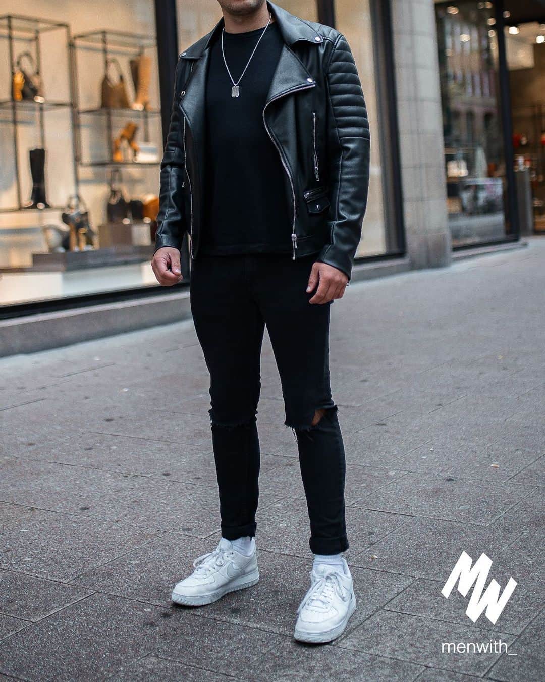Men Withのインスタグラム：「Cool photo of our dear friend @steffenbrnd_ 👌🏽 #menwithstreetstyle」