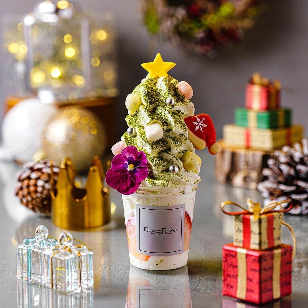 sayoko_betseyさんのインスタグラム写真 - (sayoko_betseyInstagram)「my work🎄🍦﻿ ﻿ ﻿ 先日撮影スタイリングをさせて頂いた﻿ クリスマスツリーをイメージしたソフトクリーム♡﻿ ﻿ 可愛すぎて載せちゃう🐿﻿ ﻿ ちゃっかりもう食べちゃいました💕﻿ ﻿ みんな食べに行ってねとも言えない状況なのは悲しいけど、お近くに寄った際は是非😋﻿ 可愛くて美味しい物食べて元気だそ！﻿ ﻿ photographer: @takumi_sato17﻿ ﻿ #flowerflowersapporo #paseo #christmas #sapporo #sapporocafe #札幌 #札幌カフェ部 #札幌バースデープランナー #クリスマス #クリスマスツリー #札幌スタイリスト﻿ #札幌カフェ」12月2日 19時48分 - sayoko_betsey