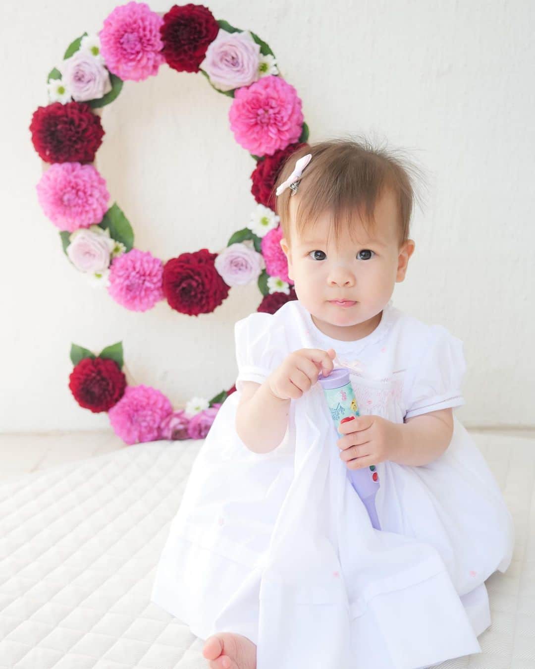 アン・カーティスのインスタグラム：「Ay sus Ay suuuuuus naman. 🥰 I will never get tired of looking into those sweet and beautiful eyes.🤍   Happy 9th month to my daaahling Dahlia Amélie.  P.S - Will try and teach her that this month. Beautiful eyes!!! Achieve na ang peek-a-boo, close-open, arimunding-munding and a-line 😋  What else am I missing? 😘  Photographer: papa @erwan  Stylist, Set Design, Hype girl to her clingy-ness - Mummy 🤍」