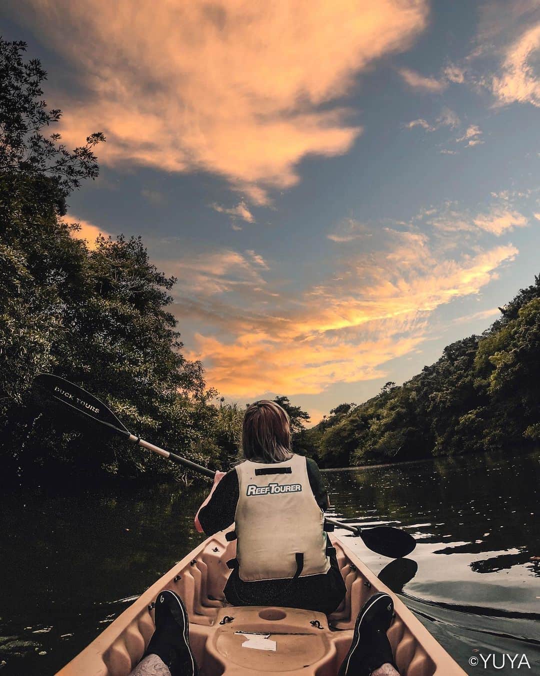 YUYAのインスタグラム：「. 🛶🛶🛶🛶 今年はコロナでどこも行けなかったけど、来年は動きます✈️✈️ . #沖縄#石垣島#西表島#竹富島#一人旅#trip#okinawa#ishigakiisland#iriomoteisland #taketomiisland #nikon#light_nikon#gopro#goprojp#FlyJAL#anaタビキブン#lightroom#photoshop#adobe#gooverseas#workingholiday#travel#traveling#travel #aroundtheworld」