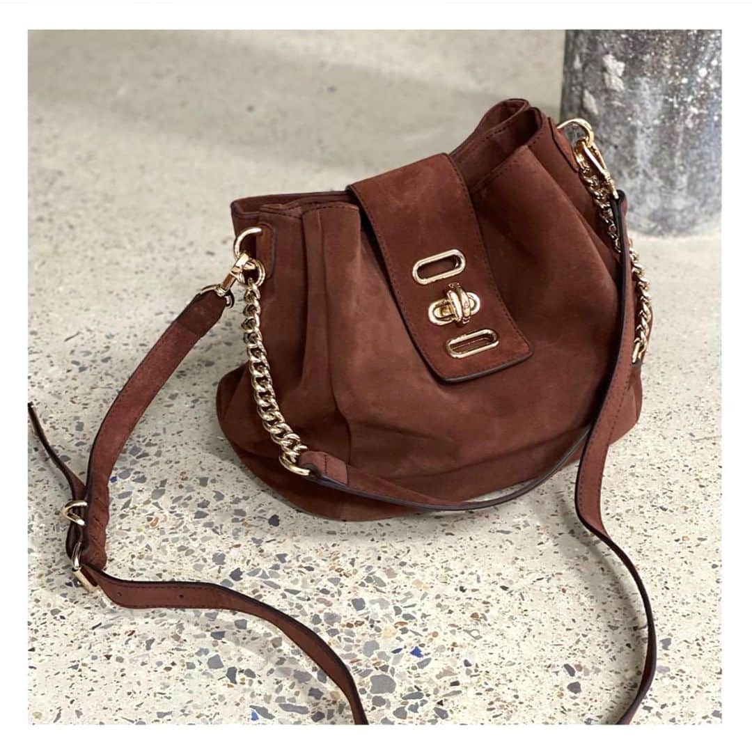 ティラマーチのインスタグラム：「The soft bucket bag MANON  #tilamarch」