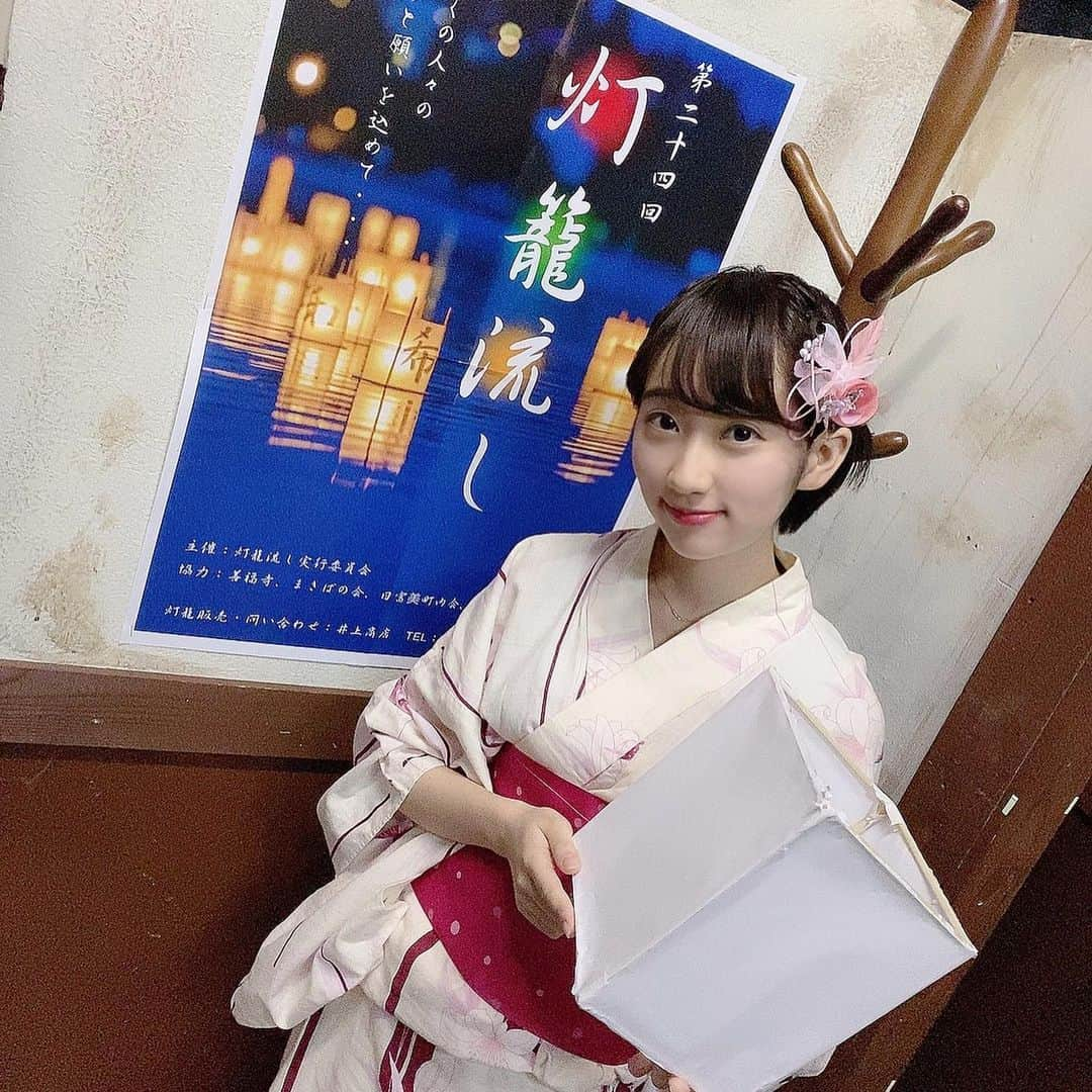 若松愛里さんのインスタグラム写真 - (若松愛里Instagram)「フライドBALL企画vol.38 「僕は小さなポストマン」 2020.11/26(木)-11/29(日)  全6公演ありがとうございました📮🕊  4月に公演予定だった作品が延期になり 初ヒロインの予定が変更にはなりましたが、半年以上の期間があった分考えれる時間も多く、想いも更に強くなり公演を迎えられたと思います。  全く同じキャストでというのは難しいもので叶いませんでしたが、今の自分たちにできる最大限の作品になったのではないかと思います。  実は4月になかったシーンが追加になったり、同じキャストでできなかった分、4月のキャスト、11月のキャスト色んな方の想いがのった作品になったと思います。  千尋は祖母を亡くし、身寄りもいなくなり生きる希望をなくした状態のスタートでしたが、作中に出会う色んな人の温もりを受けて救われていきました。  客観的に観れてないのでその想いが伝わったかは分かりませんが、そういった思いの方も救われる作品だと思って演じていました。  作品を観て、伝えられなかったことを伝えたいと感じてくださった方や、今伝えられることは伝えてみようと思った等の感想も拝見し、本当に嬉しくなりました☺️  千尋としても、若松としても今回は 受け取るものが多く、あったかい優しい気持ちになりました🙇🏻‍♀️  また、観劇を悩む時期だったのにも関わらず判断をしていただいて観に来てくださったお客様本当にありがとうございました🙇🏻‍♀️  観劇はできなくても応援してくださった皆様も本当にありがとうございます!!!! その想いはちゃんと受け取ってます☺️💓  ありがとうございました✉️✨  朱音千尋役 若松愛里 #舞台 #新宿シアターブラッツ #フライドball企画 #僕ポス2020 #役者 #俳優 #女優 #スターエンジェリカプロダクション #若松愛里」12月2日 19時58分 - wakamatsuairi_official