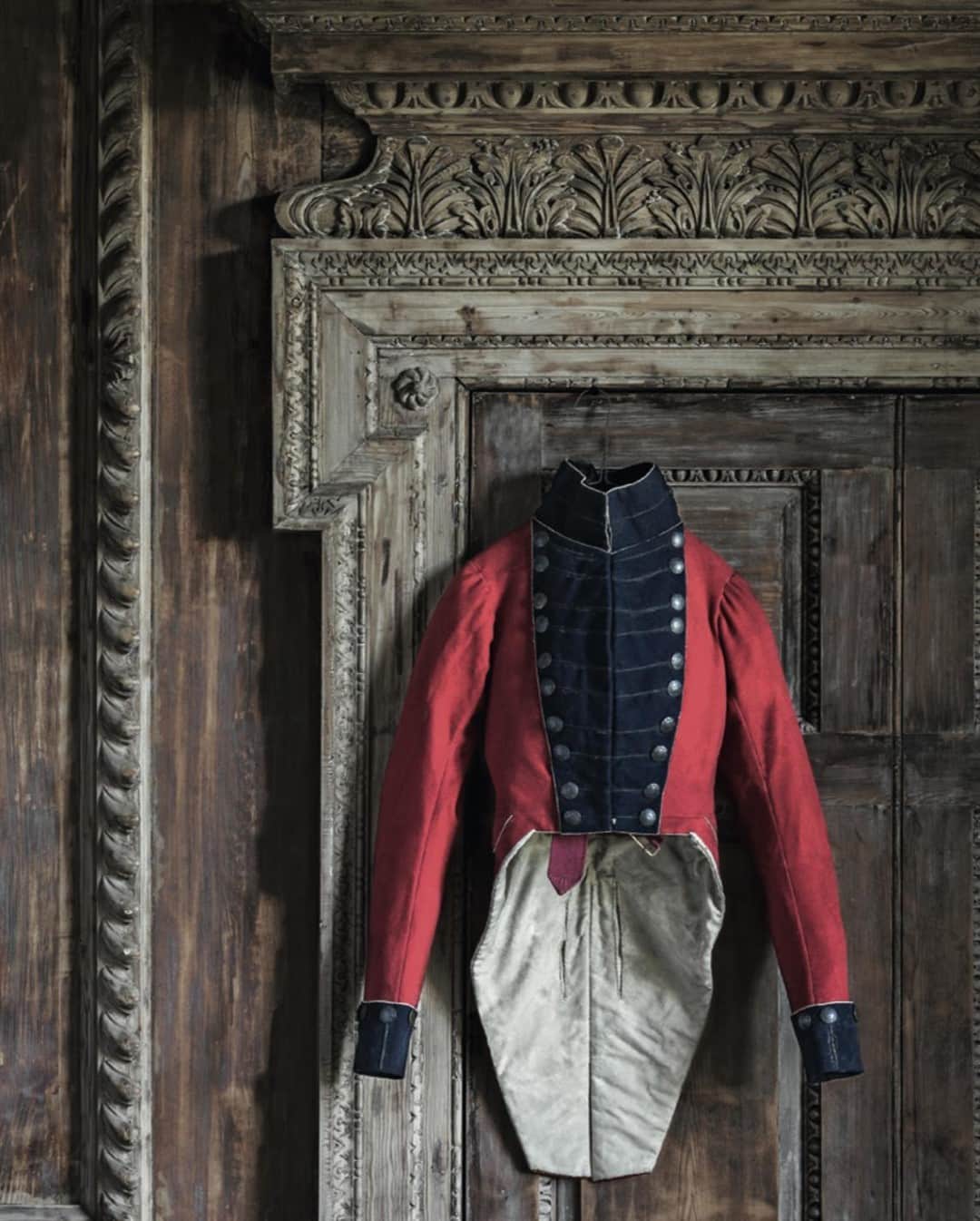 ギーブス&ホークスのインスタグラム：「The Cheshire Militia tailcoat. Hawkes, c. 1830. This is one of the first uniforms held in the archives of Gieves & Hawkes.  #GievesandHawkes #Archive #Heritage #Uniform #BritishHistory」
