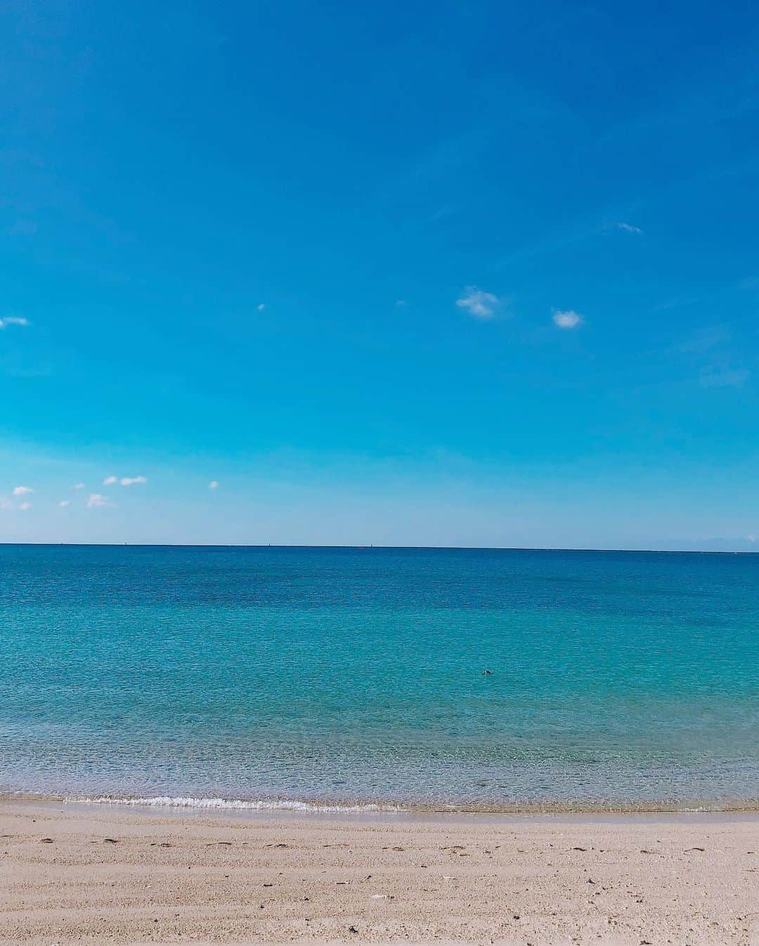 高橋茉奈さんのインスタグラム写真 - (高橋茉奈Instagram)「＊ 沖縄に戻りたすぎる🌊 4日間ずっっと楽しかったな〜🥺💓 #셀카#셀피#나#일상#여자#26살#94년생#일본인#패션#얼짱#셀스타그램#얼스타그램#인스타그램#맞팔은댓글#단발#단발머리#沖縄#okinawa#Married#海#新婚旅行」12月2日 20時08分 - 94.05.28