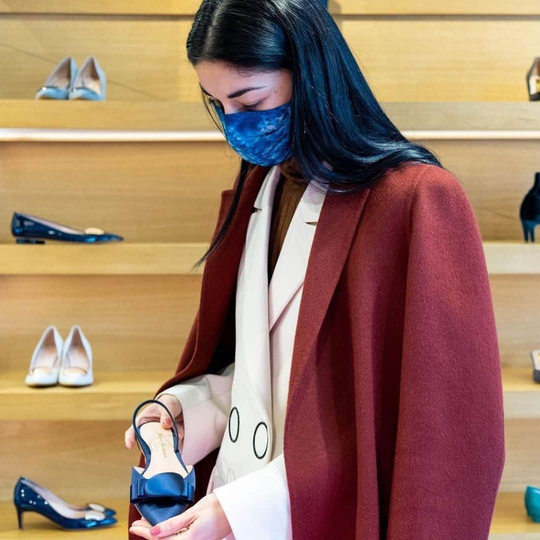 ルパートサンダーソンのインスタグラム：「We are open! Visit our @bicestervillage and Mayfair boutiques today ✨ 📸 @carolineissa at #BicesterVillage  Bicester:  Monday - Saturday - 8am-8pm Sunday - 9am-7pm  Mayfair: Monday to Friday - 10am to 6pm Saturday - Upon request」