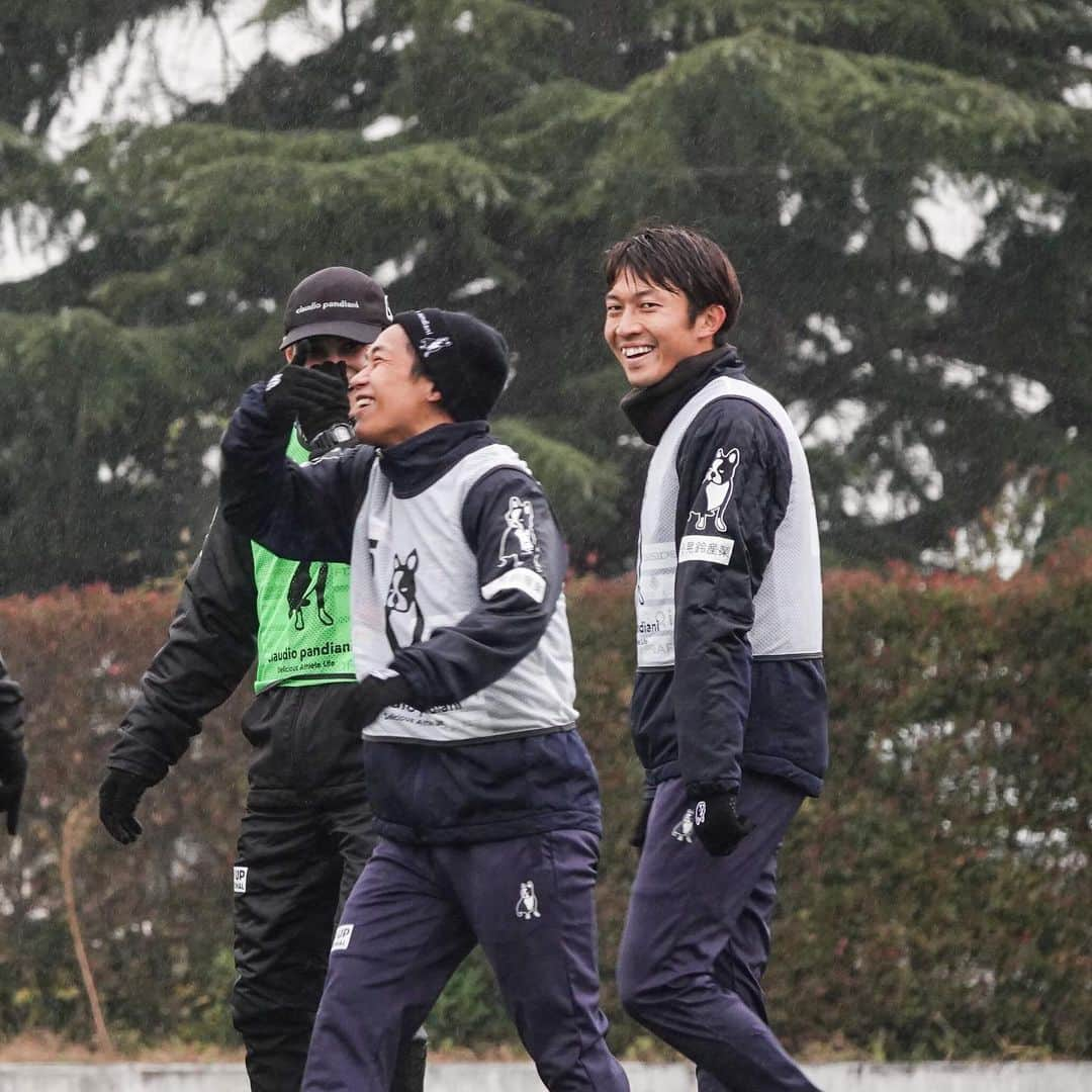 横浜FCさんのインスタグラム写真 - (横浜FCInstagram)「- 2020/12/2 Rainy day☔️ - #yokohamafc #横浜FC #RECORDTHEBLUE #JLEAGUE #Jリーグ」12月2日 20時12分 - yokohamafc_official