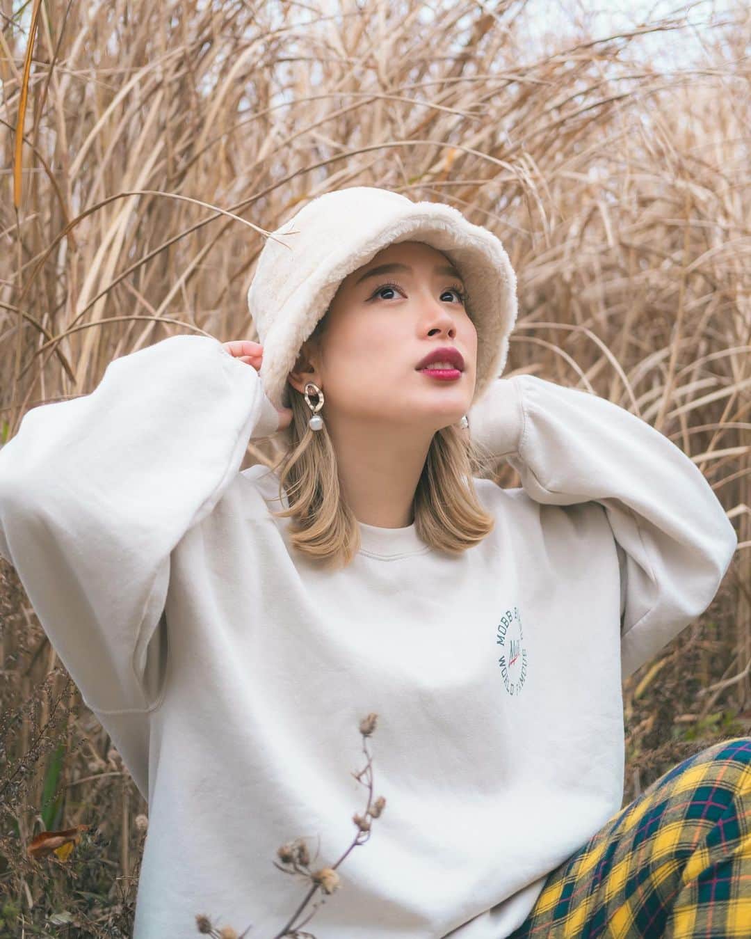 acaneのインスタグラム：「・ 2日経ってしまったけれど 12月もよろしくお願いします。 アー写変えました👩🏻‍🦳❄️  photo by @takaya3ura  #ﾀｰﾁｬﾝ #とらせろ」