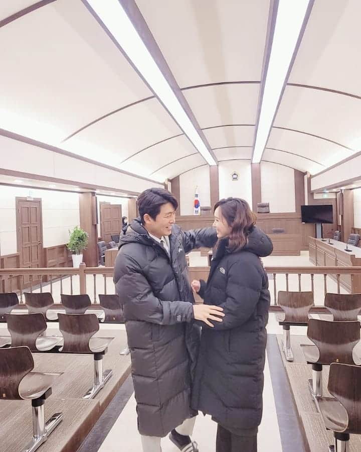 ハン・スヨンさんのインスタグラム写真 - (ハン・スヨンInstagram)「연수원 동기 #한변 #박변 😊 잠시후 9시30분 kbs2 " #바람피면죽는다 " 첫방사수해주세요🙏 #고준 #한수연 #한우성 #박혜경 #변호사」12月2日 20時16分 - april_hansooyeon