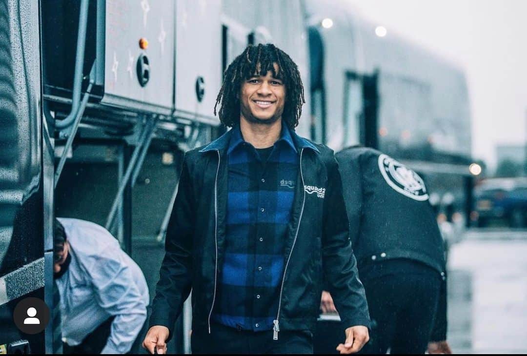 ナタン・アケのインスタグラム：「✈️ ✈️」