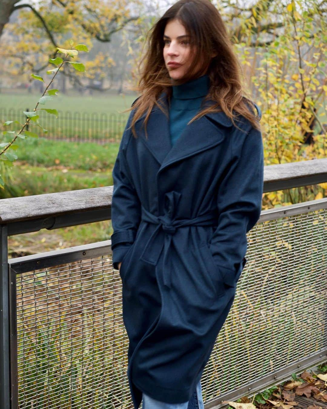 ジュリア・レストイン・ロイトフェルドさんのインスタグラム写真 - (ジュリア・レストイン・ロイトフェルドInstagram)「Found my essential Winter walks go-to with the coziest cashmere trench @falconeriofficial #falconeri #superiorcashmere」12月2日 20時27分 - juliarestoinroitfeld