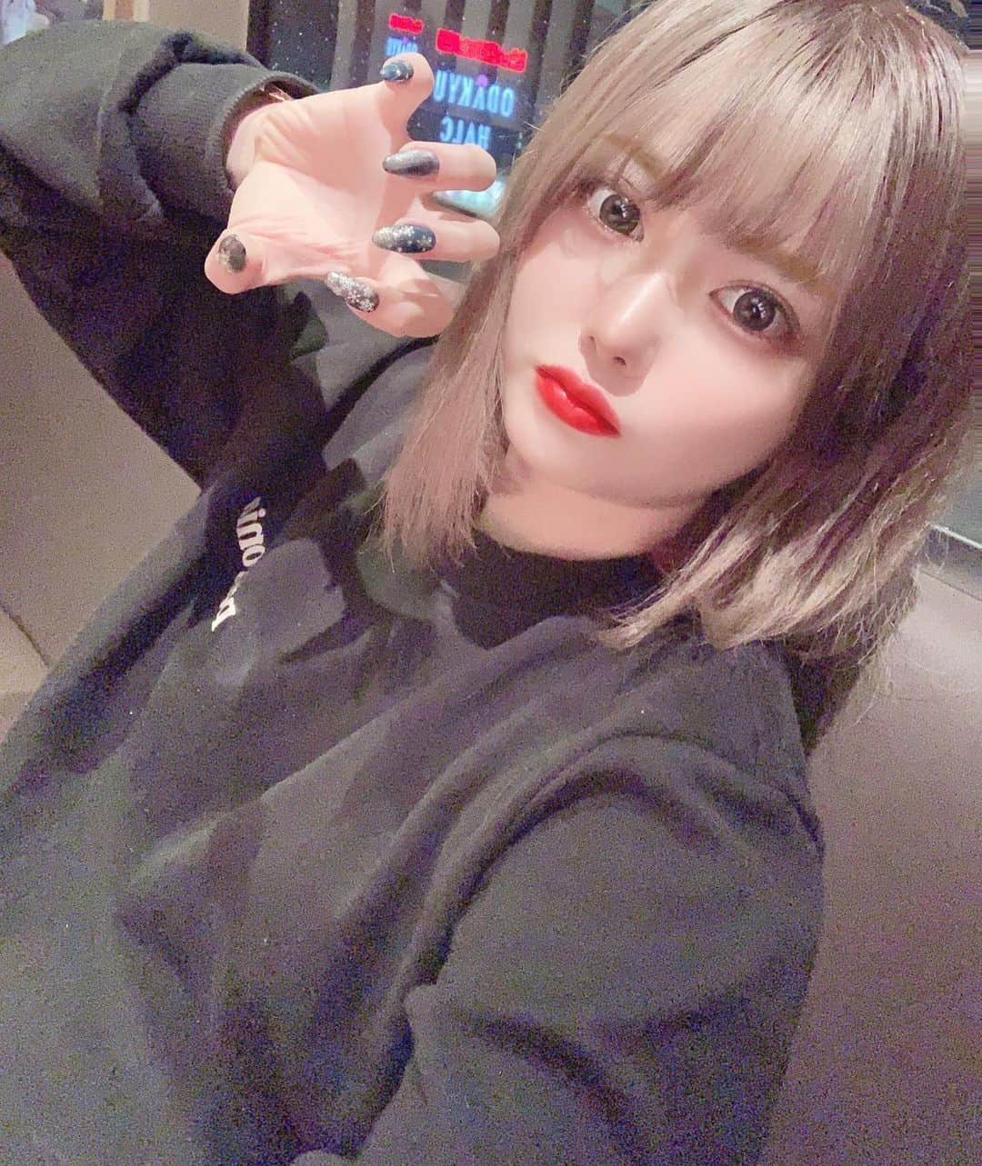 のインスタグラム：「new nail 💅 .  #いいね #いいね返し #フォロー #フォロー返し #fff #lfl #l4l #f4f #좋아요 #좋아요반사 #좋아요태러 #좋아요환영 #인스타그램 #팔로우 #인친 #인친황영 #친스타그램 #소통 #맞팔 #선팔 #선팔하면맞팔 #셀카 #셀카놀이 #셀카타임 #셀카샷 #셀피 #셀카그램 #얼스타그램」
