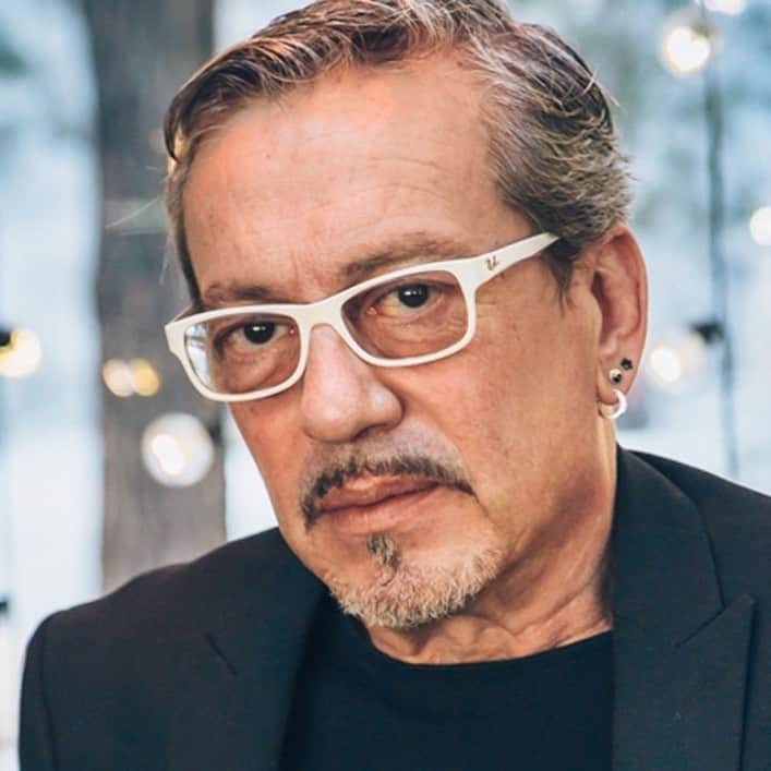 DeFlamenco.comのインスタグラム：「Entrevista a Javier Latorre: «Hemos hecho un poemario dancístico dedicado a Enrique Morente»  En la portada de nuestra web deflamenco.com   https://www.deflamenco.com/revista/entrevistas/entrevista-a-javier-latorre-hemos-hecho-un-poemario-dancistico-dedicado-a-enrique-morente.html」
