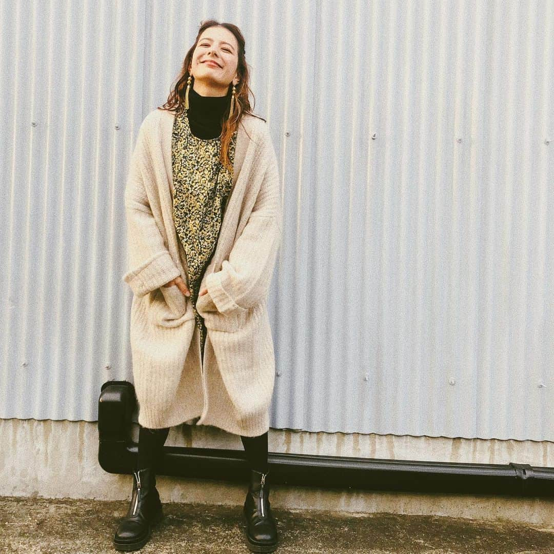 スザンヌさんのインスタグラム写真 - (スザンヌInstagram)「ワンピース🌼　@hm ﻿ ピアス💫　@amerivintage ﻿ ニットロングガーデ🧶　@todayful_ ﻿ ブーツ🥾　@serenececool﻿  ﻿ おつかれさまでした♡♡♡﻿ ﻿ ﻿ 帰ってから﻿ 録画してるFNS歌謡祭見るの楽しみすぎる💕（ミュージカルのとこがとくにだいすき）﻿ 後半はまだ見れるっ🏃‍♀️🏃‍♀️🏃‍♀️﻿ ﻿」12月2日 20時29分 - suzanneeee1028