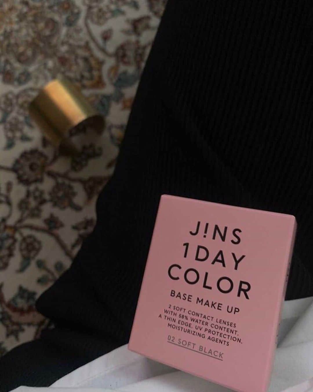 高田茉実さんのインスタグラム写真 - (高田茉実Instagram)「JINSから新しく出たカラコン。♡ ナチュラルなカラーが豊富なのでお気に入り✨ 今回は　soft black を付けました♡  #jins1daycolor #jins #カラコン #pr」12月2日 20時30分 - __mamico