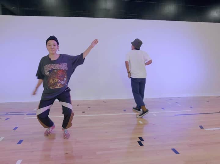 ショーン・エバリストのインスタグラム：「Haven’t posted in a while, just been focusing on life things. Anyway, here is some super chill dance choreography stuff with my Wife just because🤷🏻‍♂️A snippet on here but the whole video clip is up on @ayehasegawa page.  Also this is a @buildingblock_ 360 thing we did not too long ago for those interested on where to find it. Big love for everyone there always✨  Sending some good energy to you all. Music by @jarreauvandal 🌅so good!」