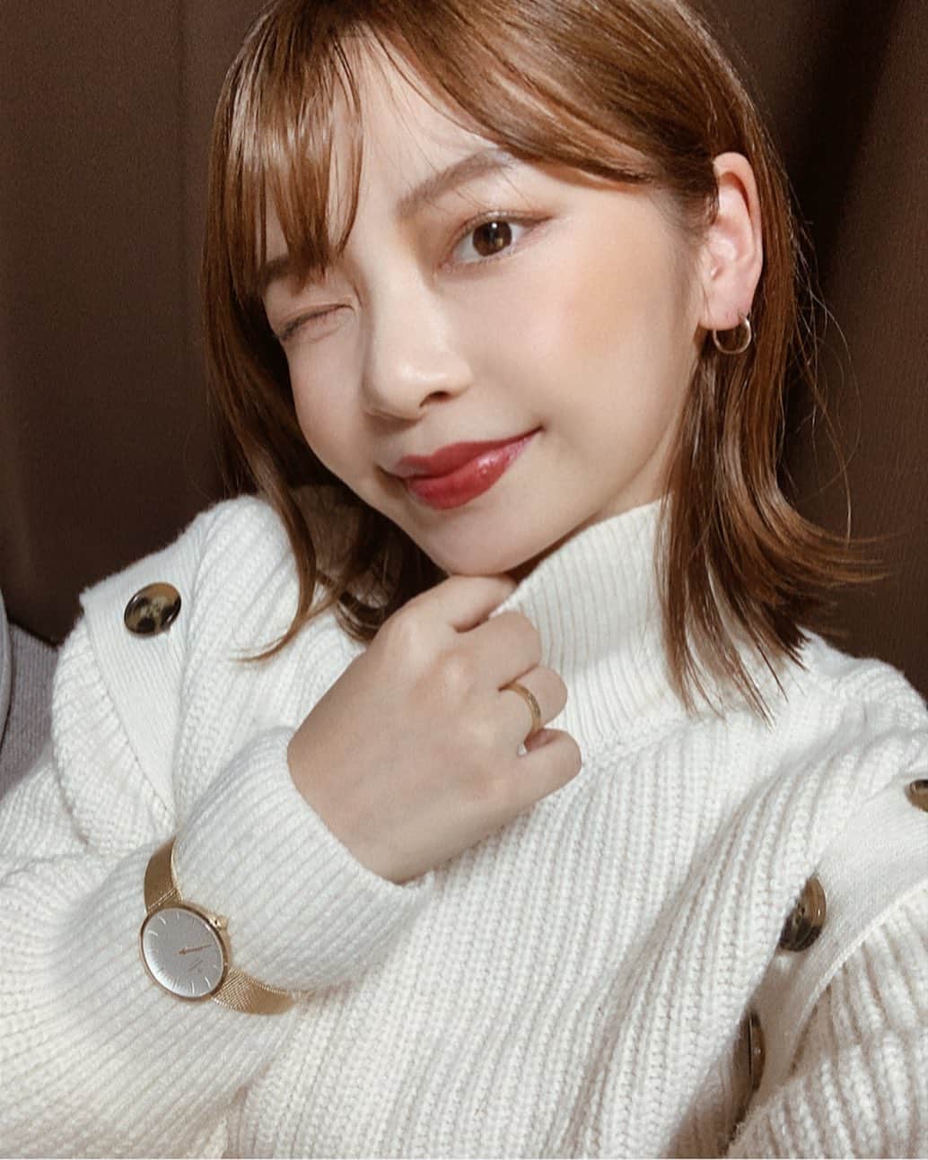 ayacasuのインスタグラム：「* * * 腕時計は付けない派だったけど デンマーク🇩🇰発のブランド @nordgreenofficial_japan  のデザイン腕時計をGetしたよ😌⌚️ * ゴールドのアクセを身につけることが多いから 私はこのシンプルだけど品のあるデザインにした✨ ローズゴールドと迷ったなぁ🥺 * この腕時計を購入すると、 アフリカに清潔な水を提供できたり💧 インドの子供に教育🏫を受けさせたり 熱帯雨林の保護🌳など社会や環境問題にも 貢献することが出来るよ👏🏻👏🏻✨ * 来年の1/31まで15%offです😊💡 こちらがクーポンコードです⏩『 ayacasu 』 * もうすぐX'mas🎄🍗 自分にご褒美として、大切な人への贈り物に おすすめです🥰🎁 * * * #腕時計 #nordgreen #デンマーク #ノードグリーン #時計 #ゴールドアクセサリー #アクセサリー #ゴールドアクセ #男の子ママ #新米ママ #ママリ #ファッション #ママコーデ #初ママ #ボブ #赤リップ #社会問題 #環境問題 #社会貢献 #自然が好き #シンプルデザイン #プレゼント #ご褒美 #watch #goldwatch」