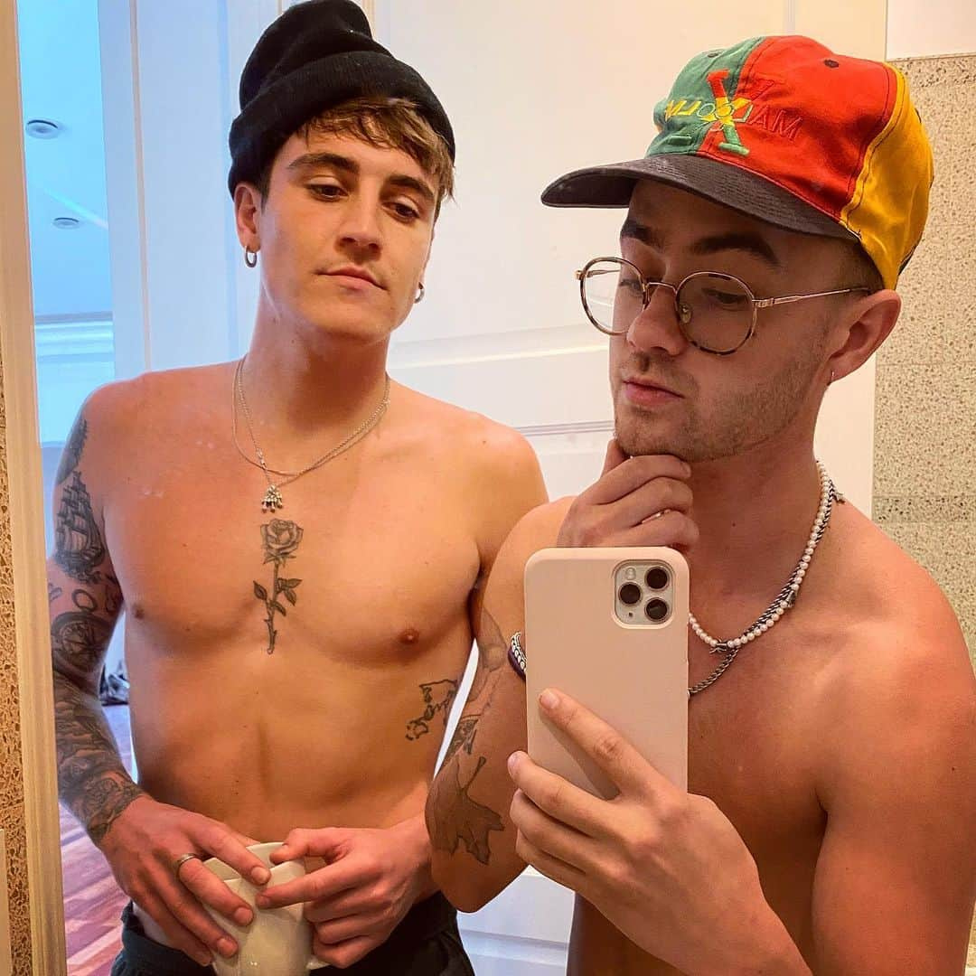 ジャック・ジョンソンさんのインスタグラム写真 - (ジャック・ジョンソンInstagram)「No Shave November - before and after (who has a more noticeable difference me or @sammywilk)」12月3日 6時04分 - jvck.j