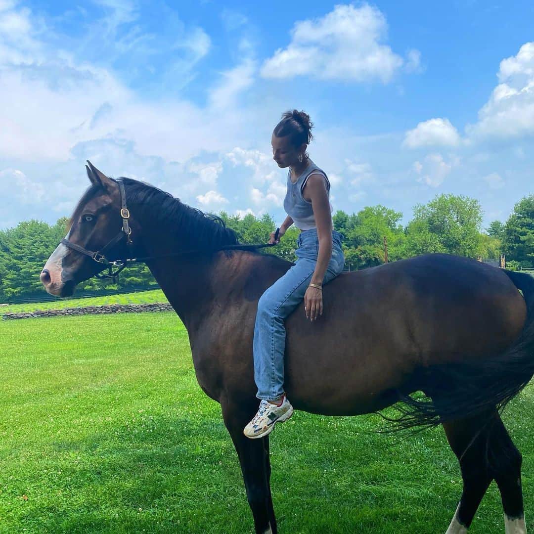 British Vogueさんのインスタグラム写真 - (British VogueInstagram)「With our social life abruptly stripped away this year, 2020 has reignited the love for the great outdoors for many people, including #BellaHadid. And it seems nothing makes the model happier than riding her horses on her mother’s farm in Pennsylvania – and in an unconventional choice of riding footwear, too. Click the link in bio for more on the cult pair of trainers she's borrowed from her dad.」12月3日 6時00分 - britishvogue