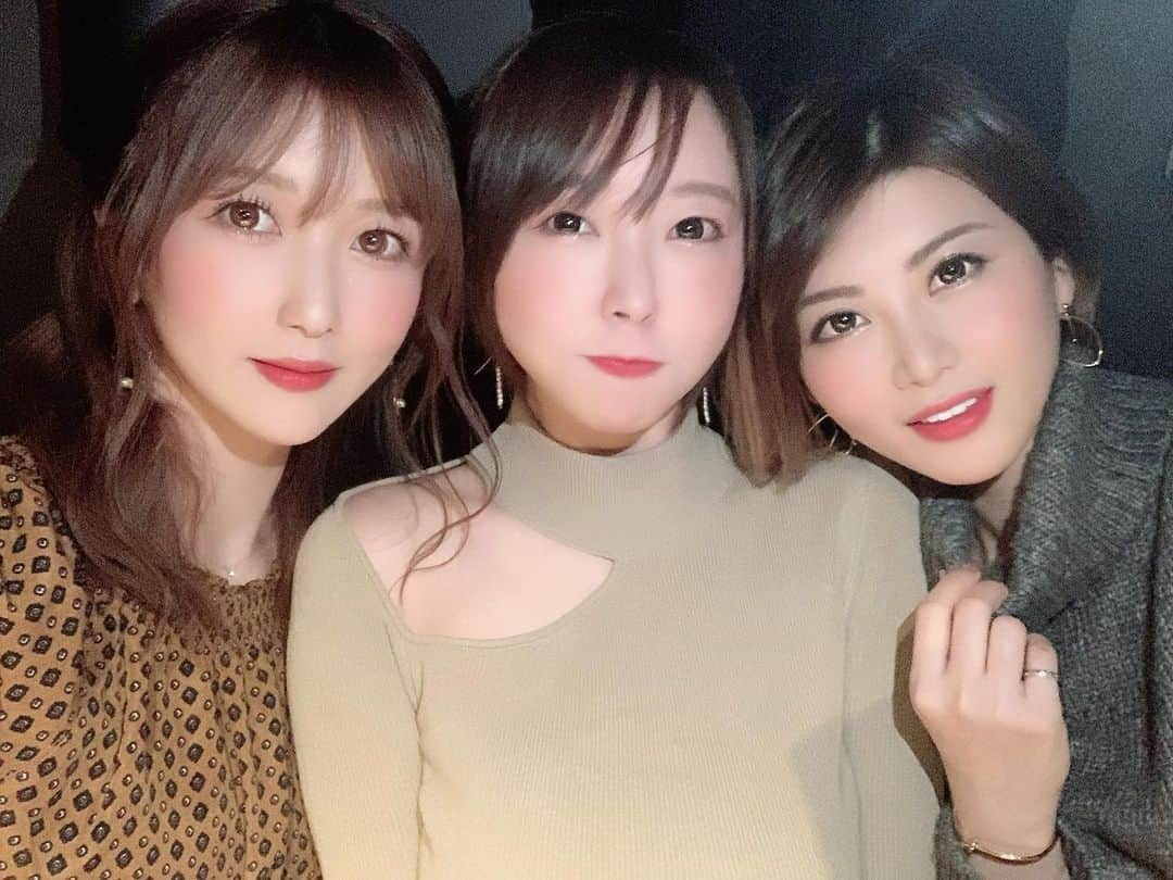 大槻ひびきさんのインスタグラム写真 - (大槻ひびきInstagram)「はにゅたん、おっしーと ご飯行ってきたよ🥰 おっしーからクリスマスプレゼントもらったの🥺✨ ありがとう！！ #xmas #christmas #xmaspresent  #yummy  #恵比寿 #クリスマス」12月3日 6時00分 - yanhibi0221