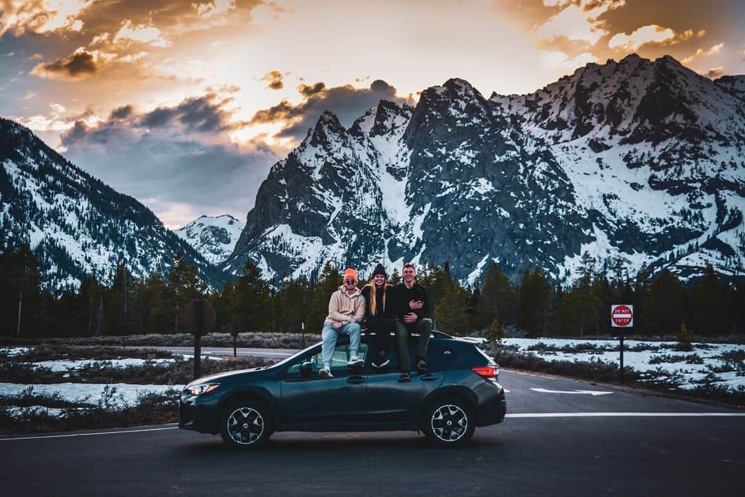 Subaru of Americaさんのインスタグラム写真 - (Subaru of AmericaInstagram)「Use #HumpDay⛰️ and show us your best adventure shots at national parks. 📍 Grand Teton National Park (📸: @markellle)」12月3日 6時07分 - subaru_usa