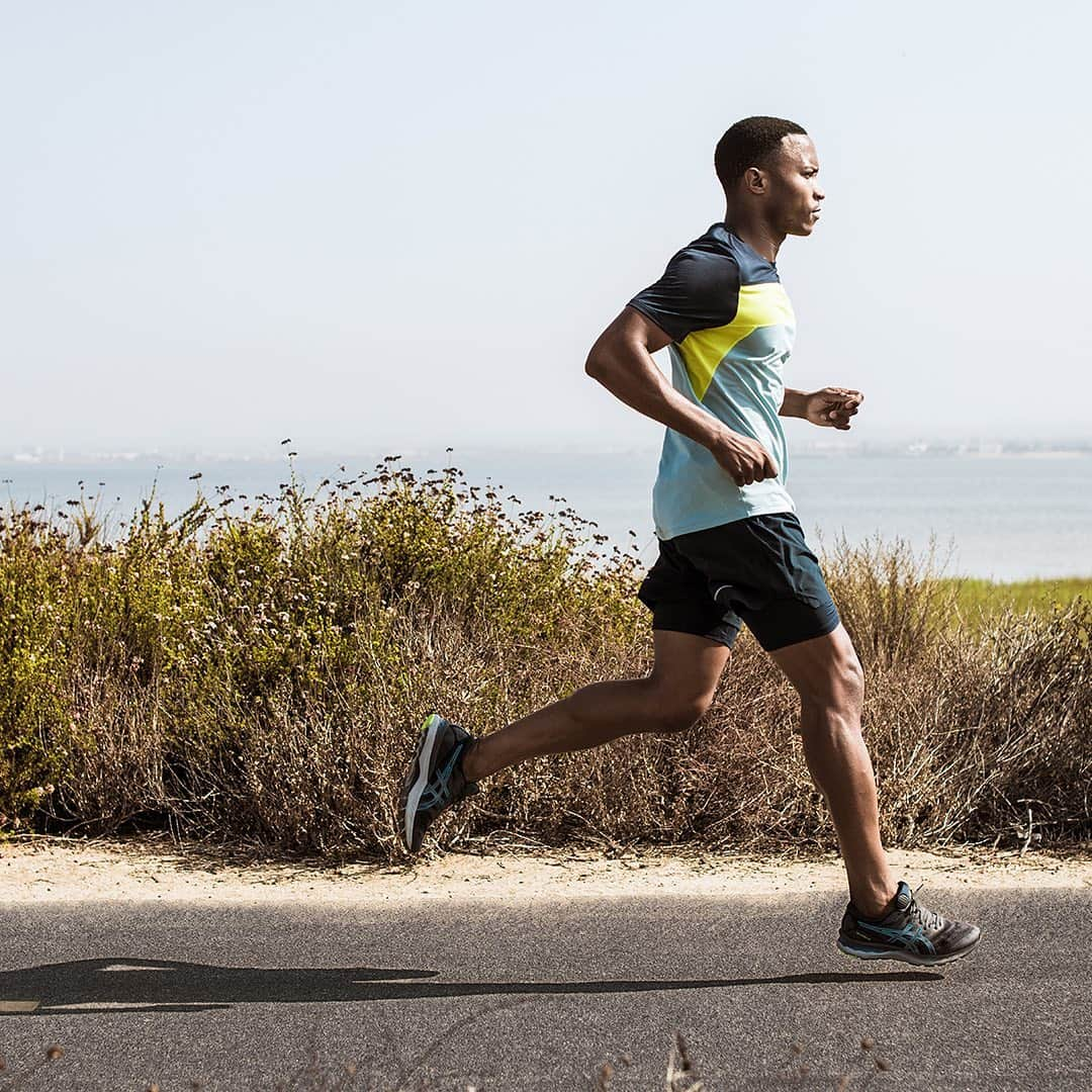 ASICS Americaさんのインスタグラム写真 - (ASICS AmericaInstagram)「Your routine might look different lately, but one thing is constant: your drive to run. The #GELNIMBUS 23 shoe is designed to support you mile after mile.」12月3日 6時21分 - asics