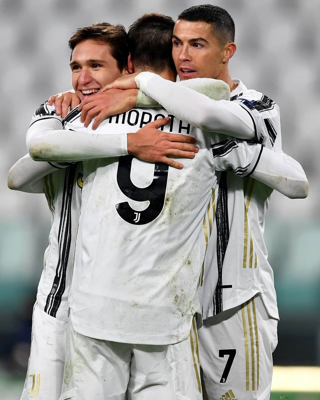 UEFAチャンピオンズリーグさんのインスタグラム写真 - (UEFAチャンピオンズリーグInstagram)「⚪️⚫️ Chiesa, Ronaldo & Morata on the scoresheet for Juventus 🔥 Man of the match in Turin? 🤔  #UCL」12月3日 6時43分 - championsleague