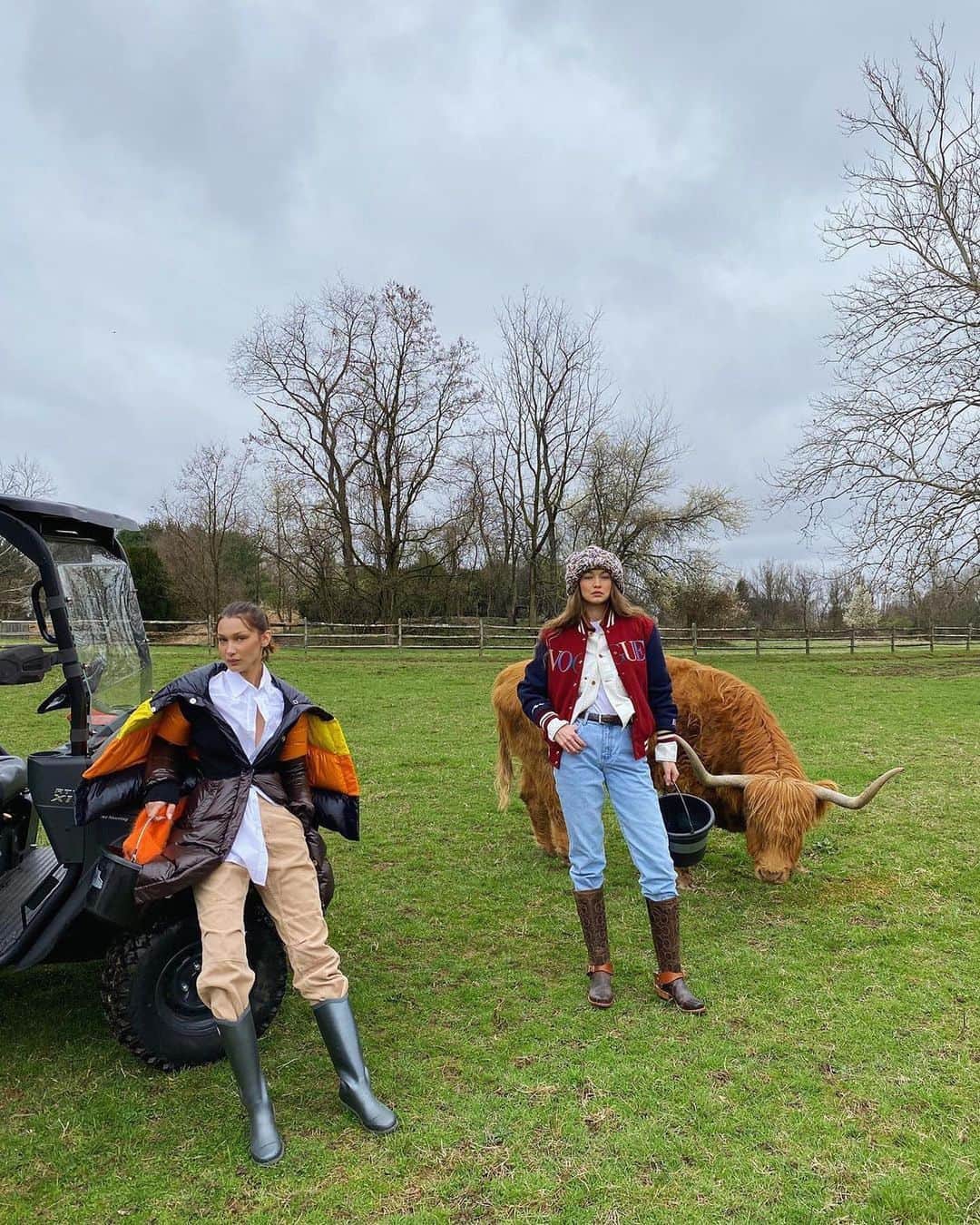 Vogue Australiaさんのインスタグラム写真 - (Vogue AustraliaInstagram)「@gigihadid and @bellahadid are a multifaceted duo. Whether they’re walking the Paris runways or baking cookies at their mother #YolandaHadid’s rural Pennsylvania farm, they are equally at home. This December, as many of us welcome an earlier start to the mood-raising festive season than usual, the Hadid’s at-home content is poised to offer added escapism. Have your Christmas cookies to hand, this is your (strictly unofficial) guide to mastering the festive season like a Hadid. In the bio link. 📷 #regram @gigihadid」12月3日 6時56分 - vogueaustralia