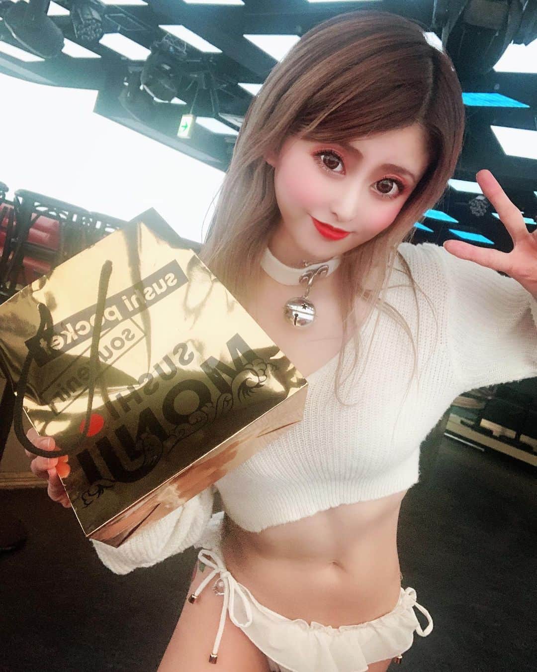 うららさんのインスタグラム写真 - (うららInstagram)「超絶美味しかったんですけど😳😳😳(笑) ありがとうございます‪⸜(*ˊᵕˋ*)⸝‬💕✨  . . . #バーレスク大阪 #バーレスク東京 #burlesque #北新地 #showpub #うらら #dancer #singer #キャバ嬢 #ホスト #モデル #cute #ポールダンス #アイドル #ギャル  #パリピ #gogodancer #脚フェチ #ビキニギャル #エロ可愛い #可愛い #小悪魔 #インスタ映え #飲み会 #ふぉろーみー #いいね #脚フェチ #エンタメ #最高 #monji #寿司」12月3日 6時50分 - urara_burlesque