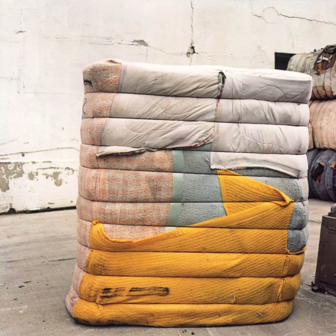 エルエヌシーシーのインスタグラム：「LN-CC Inspiration: Yellow, Pink, Blue Bundle - Zoe Leonard, 2001/2006. #Archive」
