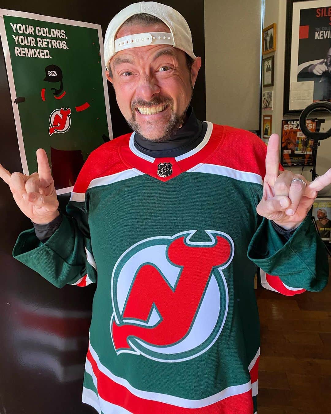 ケヴィン・スミスのインスタグラム：「Many thanks to the @njdevils and @adidashockey for the Christmas tree colored 1982 Reverse Retro Jersey! It’s been a minute since I pulled on a sweater and this bad boy is a sentimental and festive favorite! Proud to rep New Jersey’s team out here in the realm of Kings and looking forward to the start of the @nhl season on January 1st! #KevinSmith #nhl #njdevils #reverseretro #giftedbyadidas」