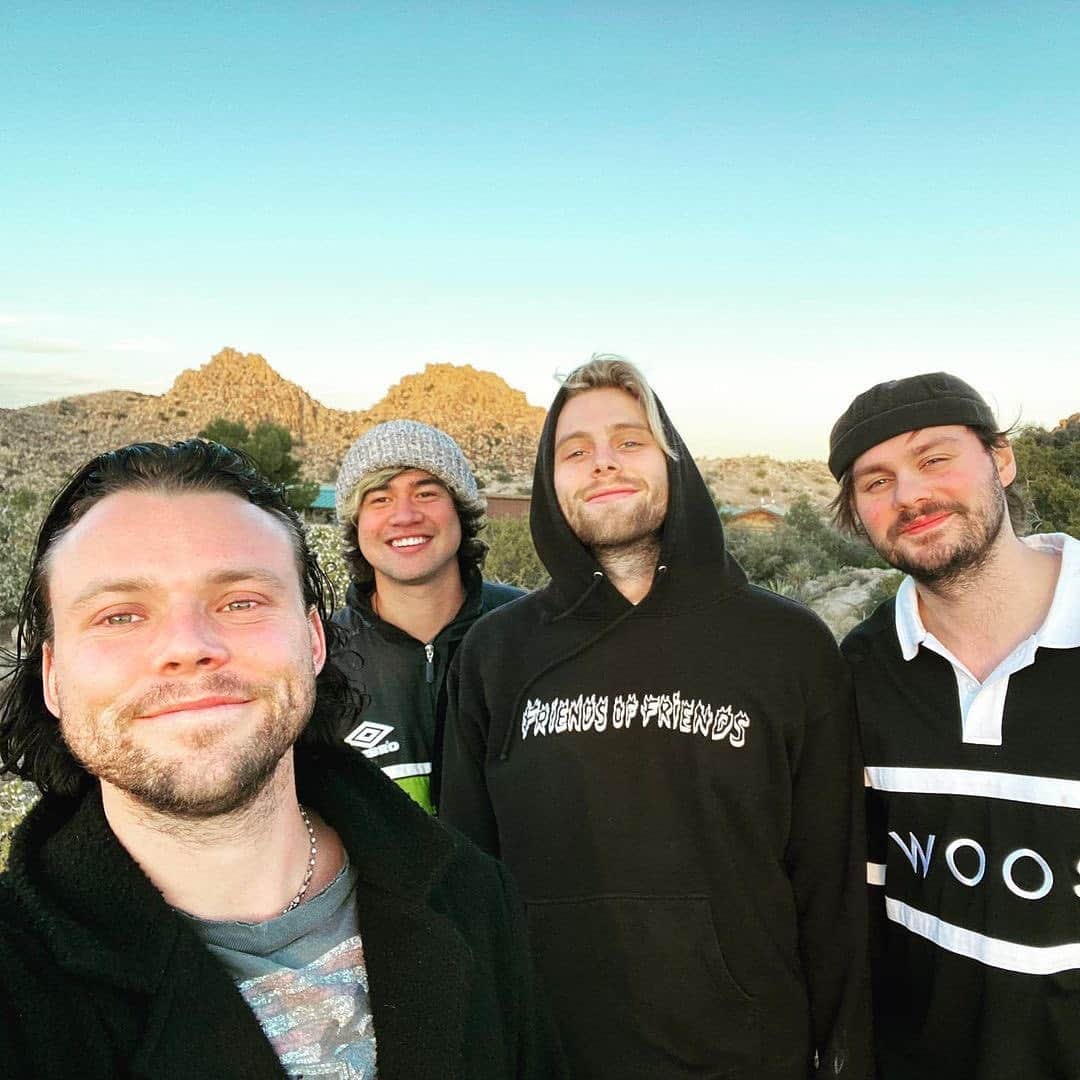 5 Seconds of Summerさんのインスタグラム写真 - (5 Seconds of SummerInstagram)「Hard to believe we’ve been together as a band for nearly a decade now. Whether you’re a new fan or have been with us since the beginning, thank you for being a part of this incredible journey with us. #9Yearsof5SOS」12月3日 7時14分 - 5sos