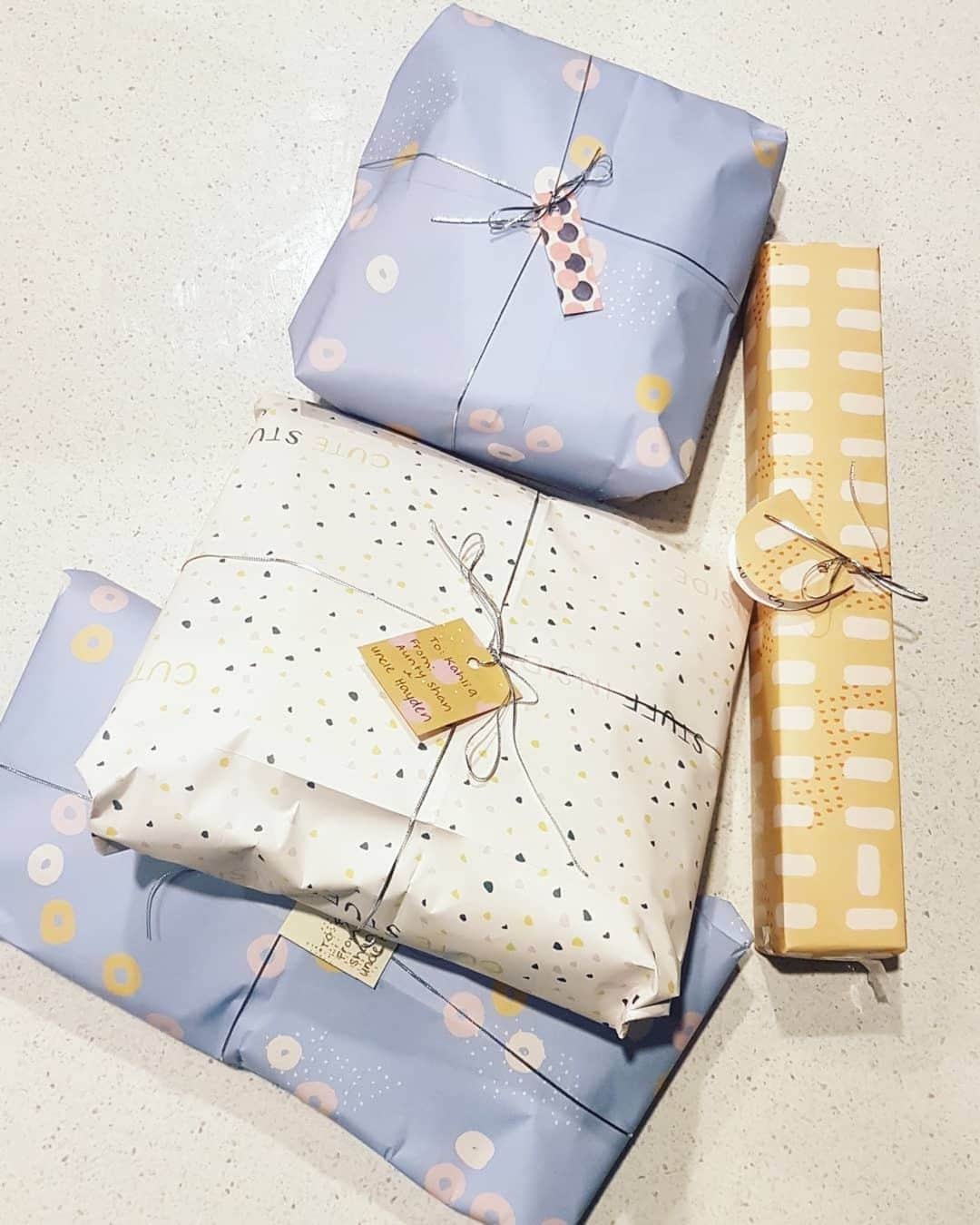 のインスタグラム：「do you put as much effort into the wrapping paper as you do the actual gifting? ⁠ ⁠ this sweet stack of pressies was wrapped (and snapped) by @handcraftedbyshan using frankie's a gifty wrap book.⁠ ⁠ a friendly reminder for australian friends wanting to nab something lovely from our online store: we recommend ordering by midnight on sunday to get your goodies in time for the holidays!」