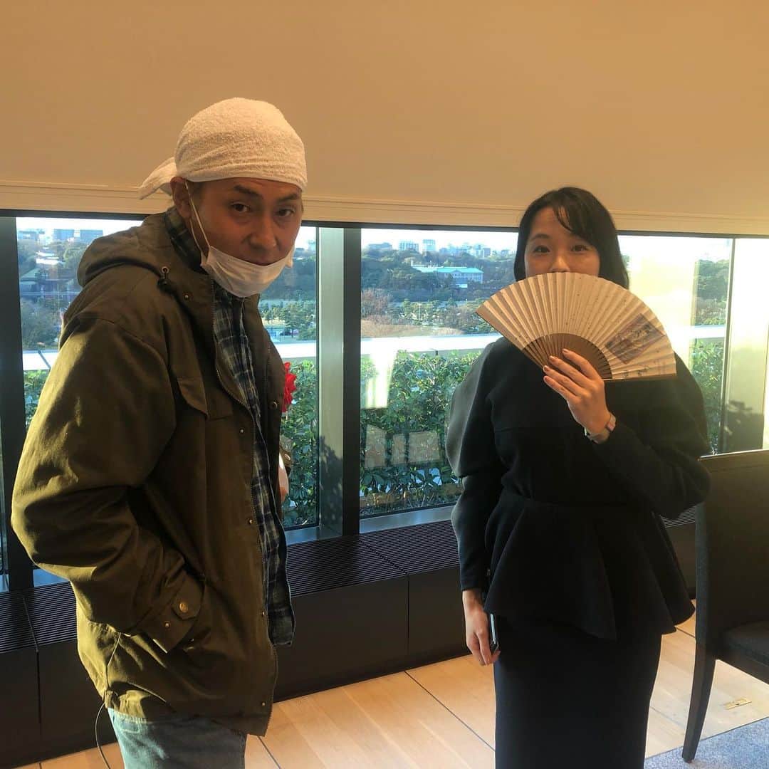 ヒロシさんのインスタグラム写真 - (ヒロシInstagram)「昨日、辛酸なめこさんと。なめこさんとは３年に1回くらいのペースで会う機会があるのだよ。  #辛酸なめこ #ヒロシ」12月2日 22時29分 - hiroshidesu.official