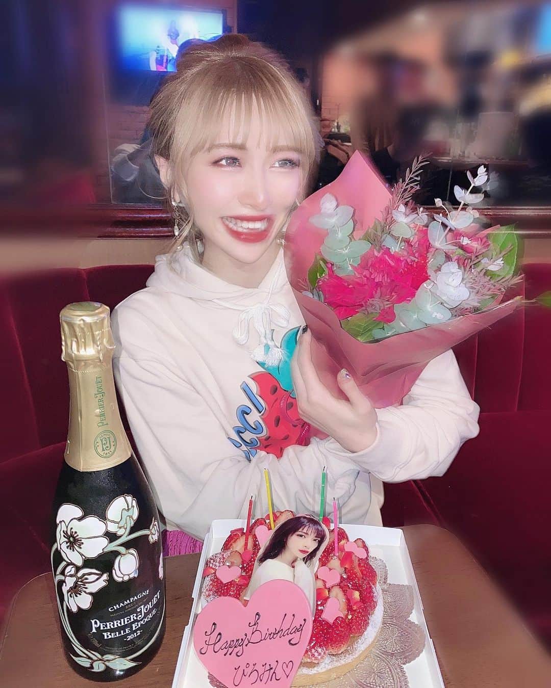 のインスタグラム：「ありがとう😭🌹🍓🌹🍓🌹」