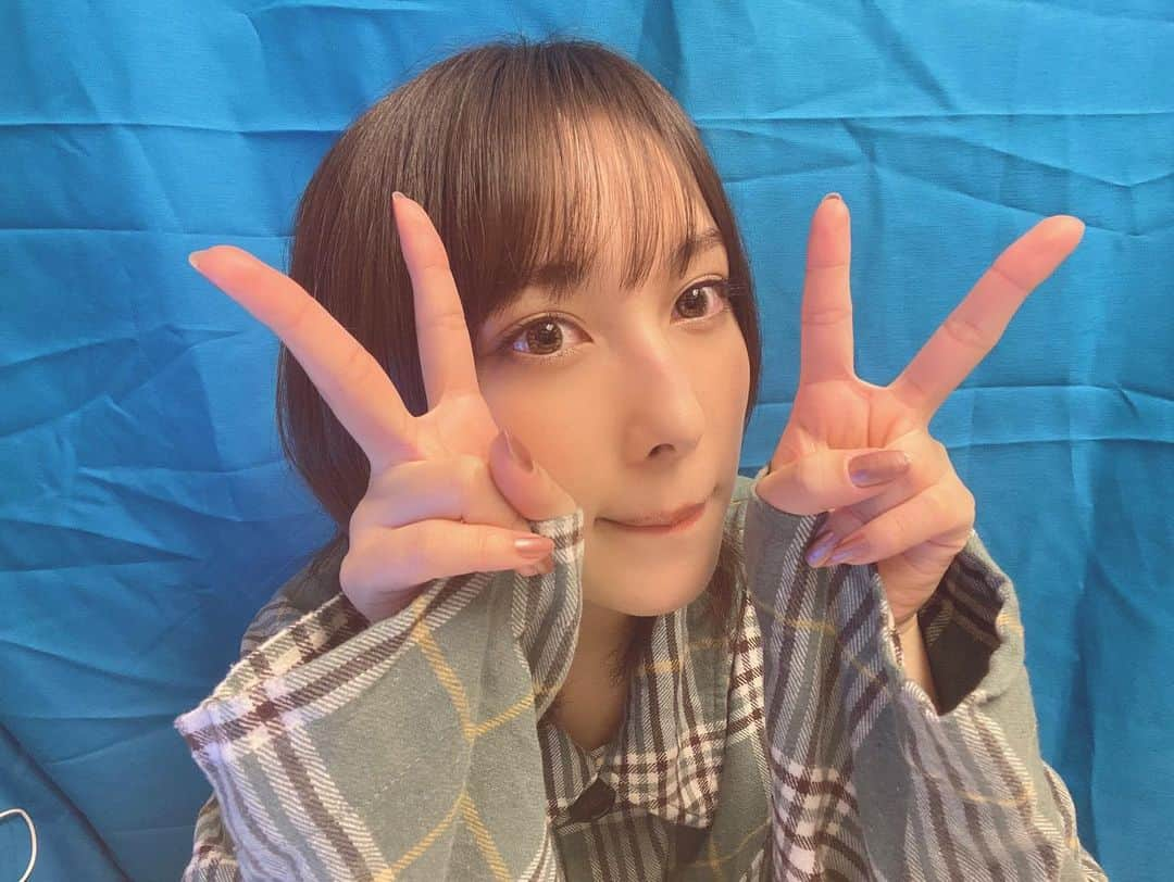 amiさんのインスタグラム写真 - (amiInstagram)「2日間連続YouTubeライブ、ありがとうございましたー！！ワンマンまで あと6日😳たのしもうねー！！ #jewel_jp」12月2日 22時23分 - amidesudoumo