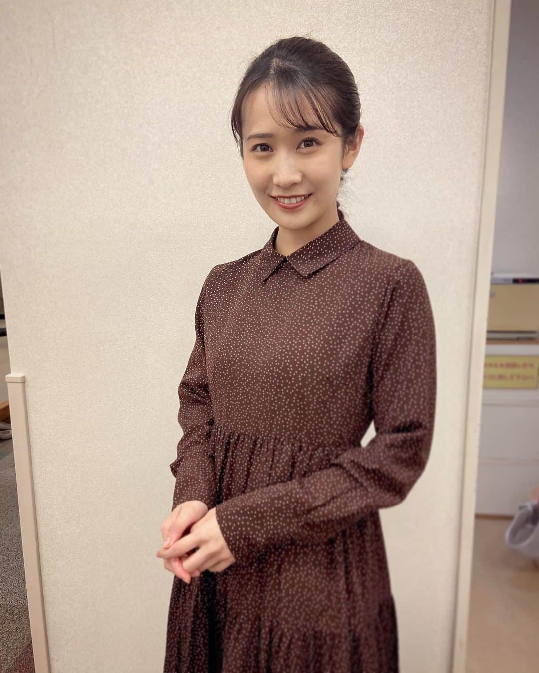 島津咲苗さんのインスタグラム写真 - (島津咲苗Instagram)「このワンピース どこかで見たことがあるかも... わかりますか？😁笑  #ヒントは先週木曜のアップ」12月2日 22時31分 - sanae_shimazu