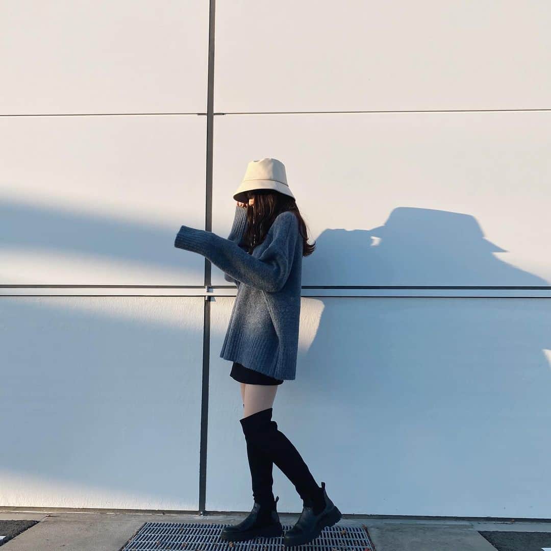 野島樺乃のインスタグラム：「#dailylook   12月ですね、お話しましょう❄  #私服 #タートルネック #コーデ #ニット #ニットコーデ #バケハ #ロングブーツ #ZARA #ザラ #fashion #follow」