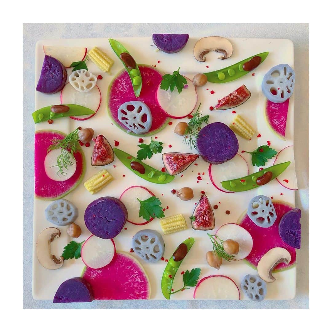 森千波さんのインスタグラム写真 - (森千波Instagram)「🍅🥦🥒🥜🌶🌽🥕🥔🍠 #1000gohan #bagnacauda#vegetable#colorful」12月2日 22時39分 - 1000wave