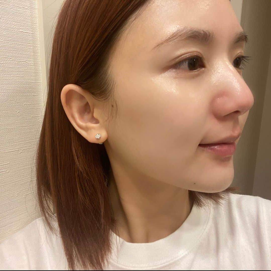 ひよんのインスタグラム：「🛁🧼 ㅤㅤㅤㅤㅤㅤㅤㅤㅤㅤㅤㅤㅤ 最近取り入れたクレンジング💓 肌に負担の少ないジェリータイプのクレンジングで、 肌荒れをケアしながら1本で クレンジング、洗顔、保湿ケアまでしてくれるから 手軽に使えて好き☺️❣️ ㅤㅤㅤㅤㅤㅤㅤㅤㅤㅤㅤㅤㅤ dプログラムは敏感肌の人におすすめするスキンケアラインで、特にマスクの肌荒れにもとってもおすすめだから これはどんな人でも使いやすいと思うから 手軽に試せると思う💓 ㅤㅤㅤㅤㅤㅤㅤㅤㅤㅤㅤㅤㅤ #skincare #beauty #cleansing #pr #스킨케어 #피부관리 #희영 #肌あれケア洗顔 #dプログラム #dprogram #敏感肌 #ひよん」