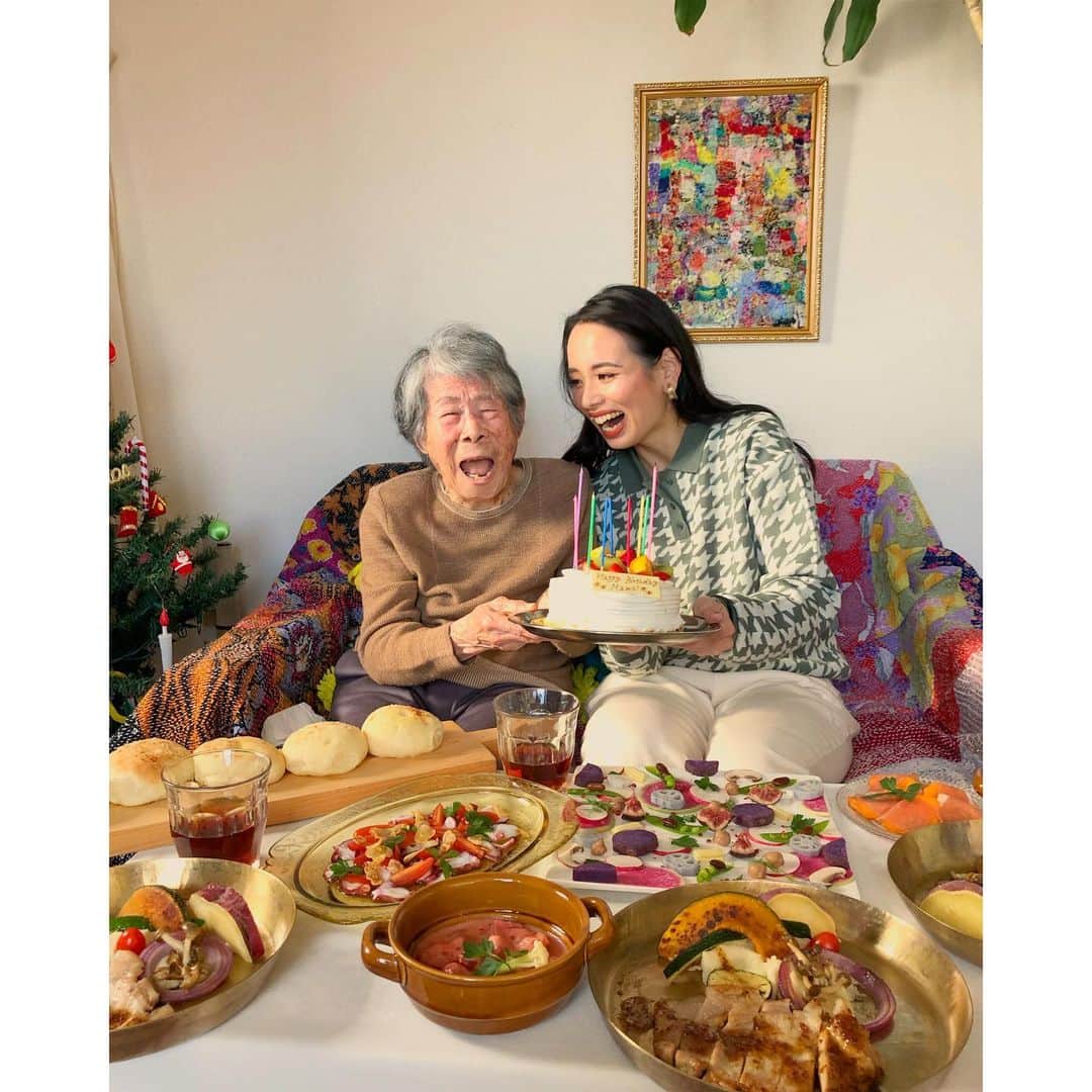森千波さんのインスタグラム写真 - (森千波Instagram)「ʜᴀᴘᴘʏ ʙɪʀᴛʜᴅᴀʏ︎︎🎂ᴍᴀᴍɪ #祖母と孫 #1000gohan#family#birthday #cousins#grandma」12月2日 22時53分 - 1000wave