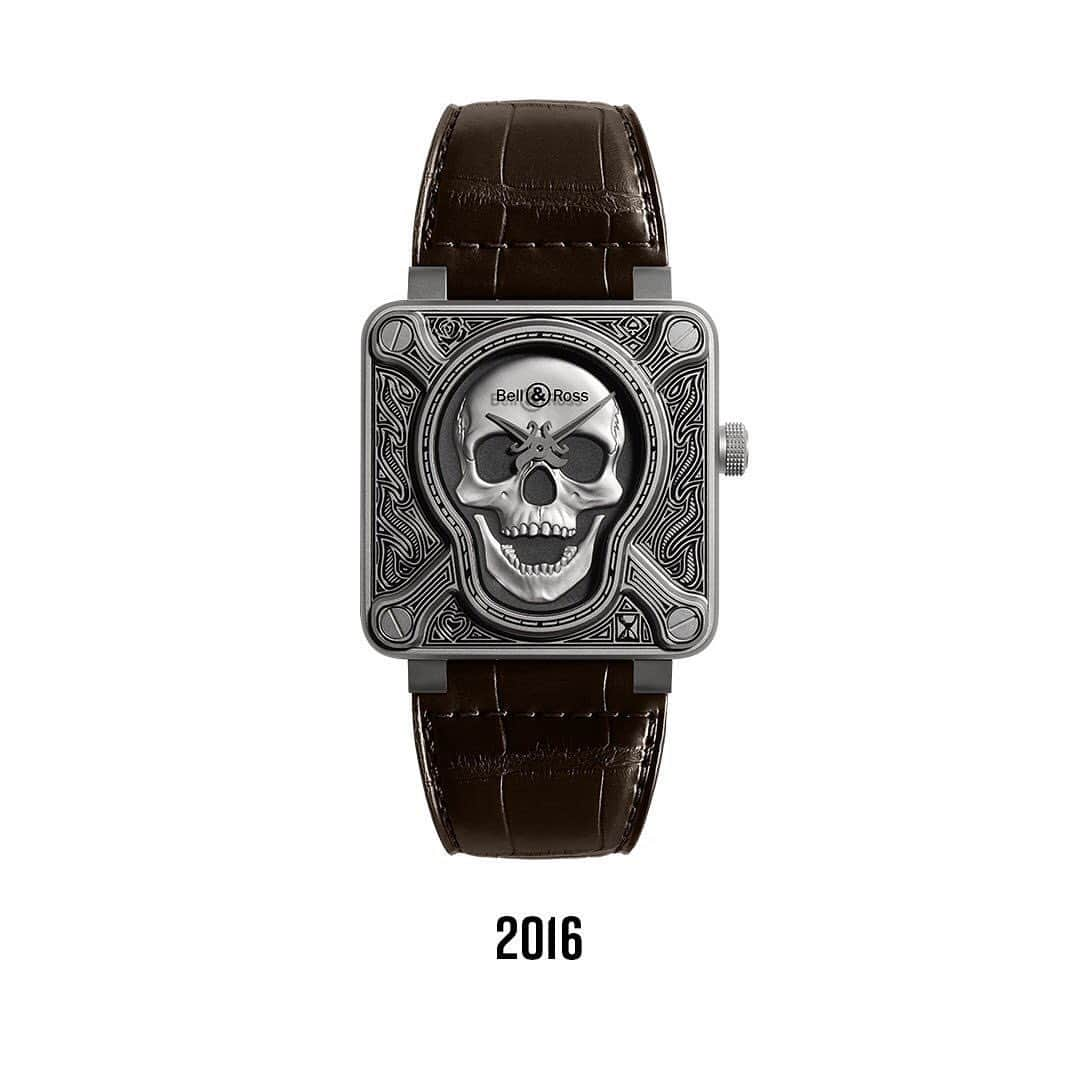 ベル&ロスさんのインスタグラム写真 - (ベル&ロスInstagram)「The Bell & Ross Skull family is approaching its tenth anniversary and has become an iconic collection with around ten of its creations all becoming collector's items.  2018: BR 01 Laughing Skull  The SKULL family welcomed a new skull watch, fitted with one of the brand's automaton movement. The jaw of the skull on its dial appeared to smile when activated.   2016: BR 01 Burning Skull This unprecedented version combined military symbolism and the art of tattooing. Its case, engraved with sparks, was decorated with a black lacquer reminiscent of the ink used by tattoo artists.  2009: BR 01 Skull The BR 01 SKULL was one of the first to follow in the footsteps of this skull trend, with many manufactures later following suit.」12月2日 23時00分 - bellrosswatches