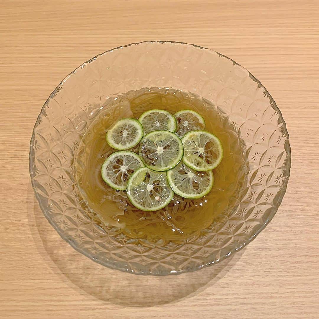 小泉遥のインスタグラム：「すだち冷麺🍋」
