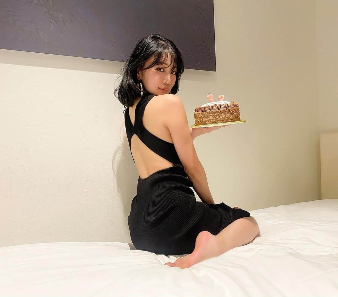 DJ mariennuのインスタグラム：「また一つ歳を重ねました🎂 連絡くれた方本当にありがとうございます!!! 33歳、ゾロ目という事で なんか楽しい事ありそう〜なんて安易な発想でスタートしましたが 30代はとても楽しいので、もっともっと楽しくなるように自分で自分を高めていきたいと思っています。 そして更に 自分らしく、素直に、全てに愛を持って生きていきたいです。  mariennuをこれからも宜しくお願いします🤍」