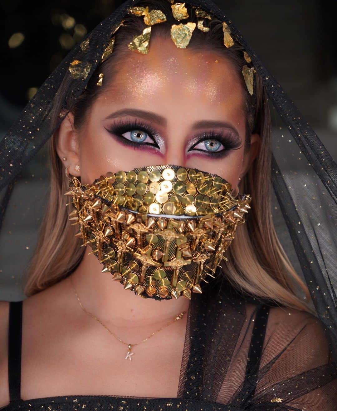 ミッチェル・オルベラのインスタグラム：「¿Que tal este makeup? 🔥」