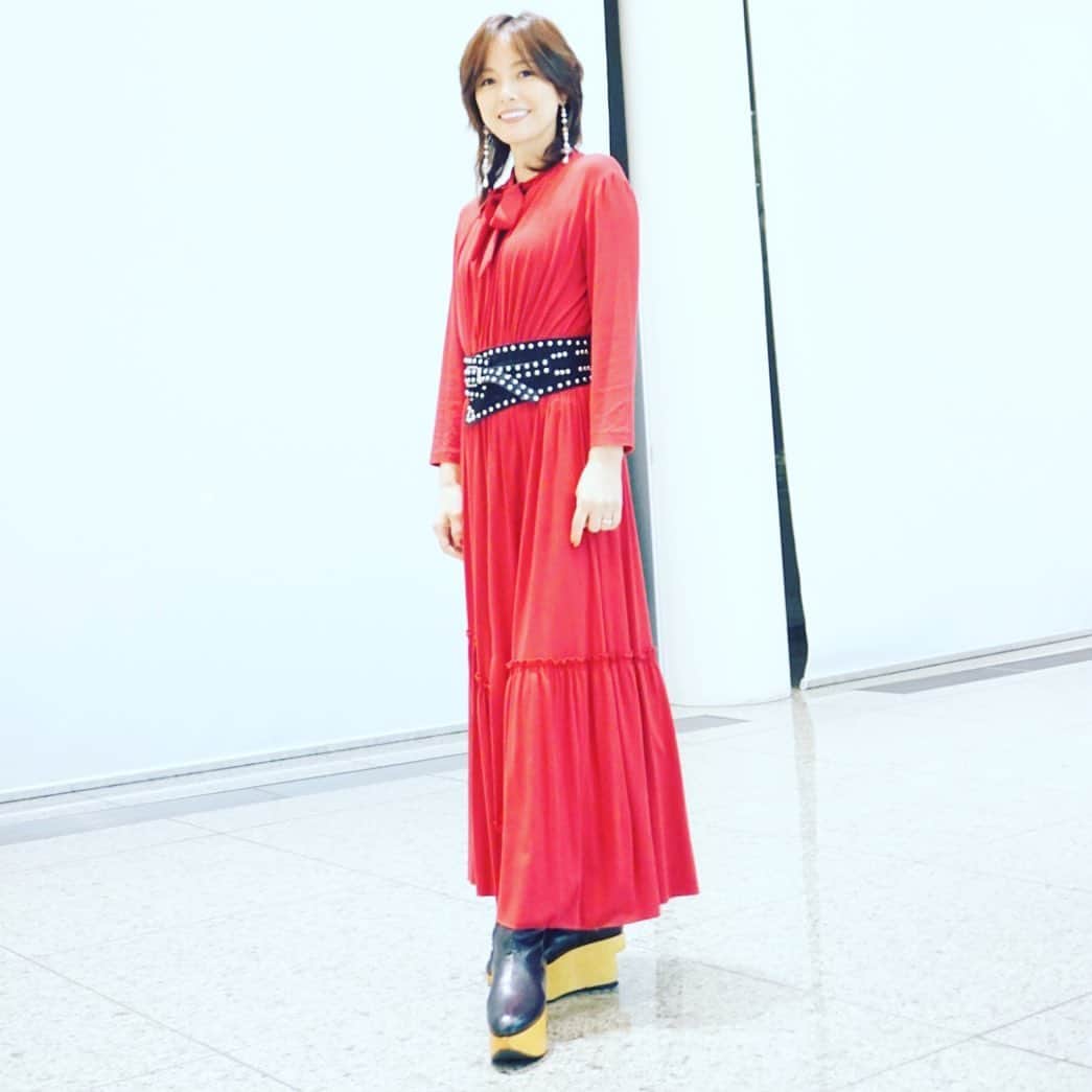 のインスタグラム：「先程、収録終わりました。長丁場の収録でしたが、とっても楽しかったです。お知らせが待ち遠しい！またお伝えしますね😊🎤  #おなかすいた  #頑張った」