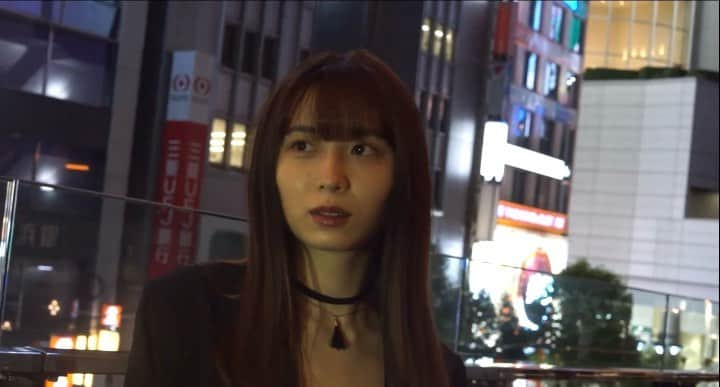 澤田侑里のインスタグラム：「OP動画メイキング  かっこつけなきゃなのに笑ってしまう澤田🤚  #渋谷 #黒コーデ #お洒落さんと繋がりたい #めっちゃ #腹チラ」